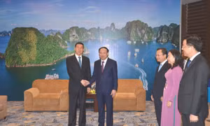 广宁省委书记，人民议会主席阮春冀会见中国政协副主席