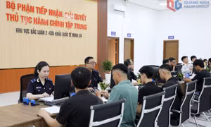 越南广宁省北仑二号口岸集中受理行政审批事项服务窗口正式启用。