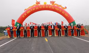 广安市举行庆祝本县成立10周年项目的挂牌仪式