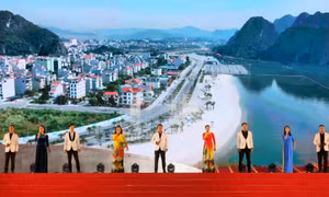 “广宁—梦想之旅”音乐晚会在下龙市举行