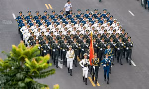 中国人民解放军仪仗分队参加越南八月革命暨越南国庆80周年纪念活动