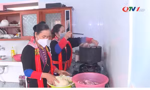下龙市平钙乡青衣瑶族同胞迎春节