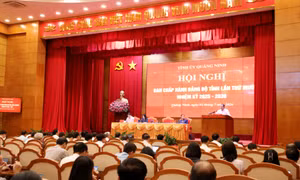 广宁省第十次会议在下龙坊举行