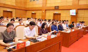 越共中央政治局召开会议 总结政治体系组织架构与三级政府模式运行一周年
