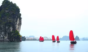 下龙湾“三壁船”正式开航迎客
