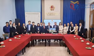 越南广宁省代表团在俄罗斯首都莫斯科与各合作伙伴举行会谈