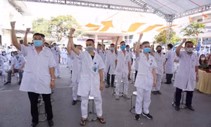 广宁省医护人员支援北江抗疫