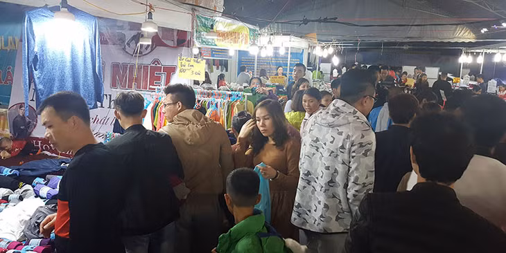 2017越中国际商贸旅游博览会于 12月1日至7日举行，并迎接了当地群众和游客前来参观购物逾3万人次。
