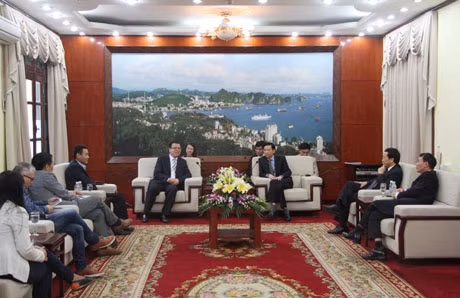 省人委会主席阮文读会见中国投资商代表团。