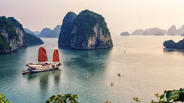 下龙湾一角。