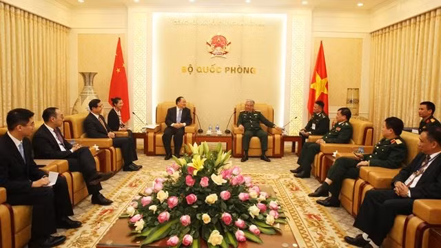 阮志咏上将会见中越陆地边境口岸管理合作委员会中方主席张广志。