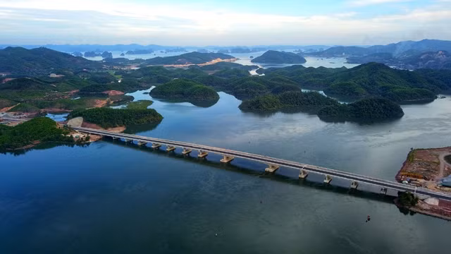 附图：通往云屯的高速公路。