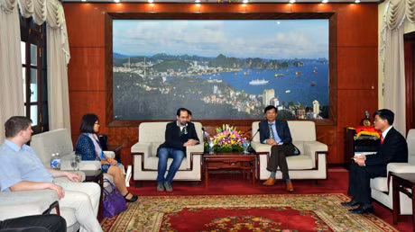 我省人民委员会主席阮文读会见匈牙利公共行政与司法干部代表团。