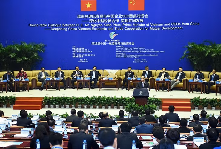 阮春福总理在对话会上发表讲话。（图片来源：VGP）