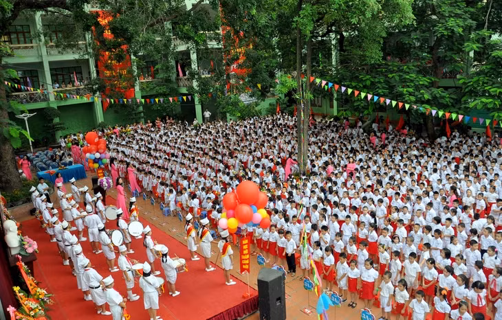 2016-2017学年开学典礼 (图片来源:广宁报)。
