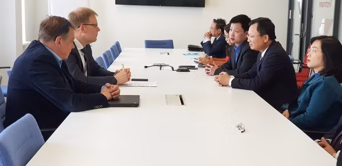 广宁省代表团与爱沙尼亚经济与传媒部会面。