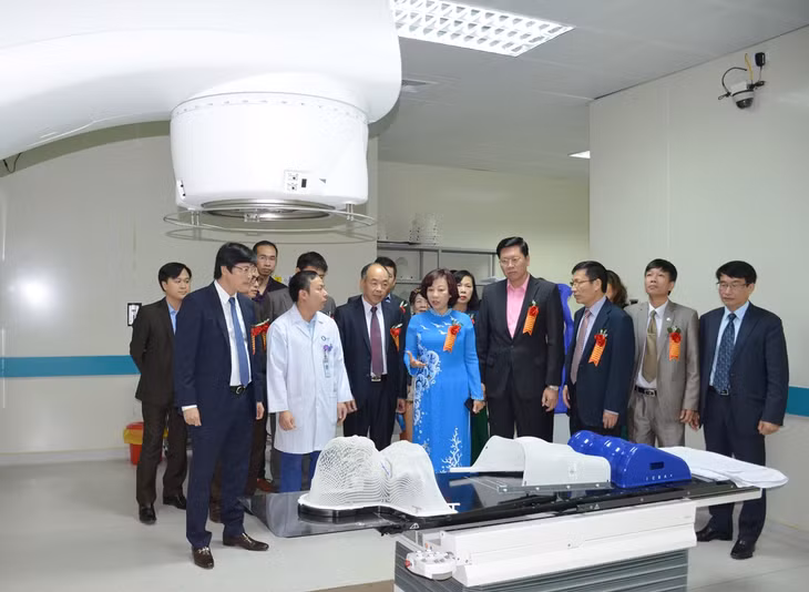 广宁省领导于2019年2月莅临拜寨医院。
