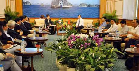 会议全景。