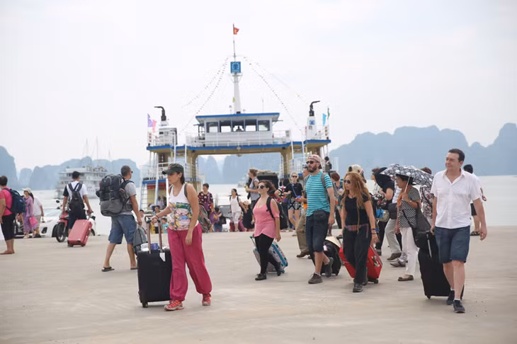 巡洲国际旅游港口为下龙湾的新旅游港口。