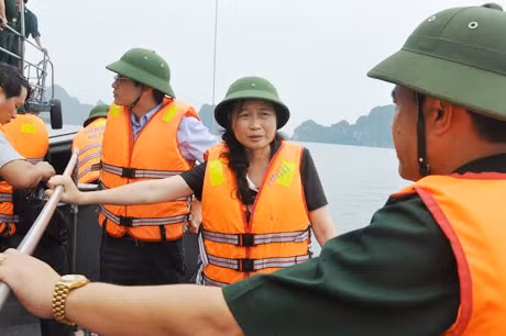 我省省委常务副书记杜氏黄视察并指导下龙湾区域的防台工作。