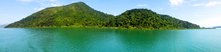 拜子龙湾拥有600座大大小小的岛屿