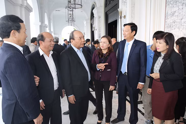 越南政府总理阮春福与广宁省领导班子举行工作会议 ảnh 2