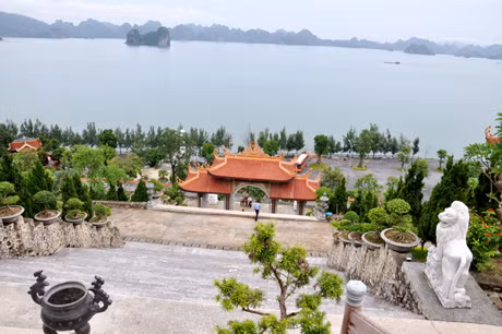 Từ trên chùa Cái Bầu nhìn xuống.