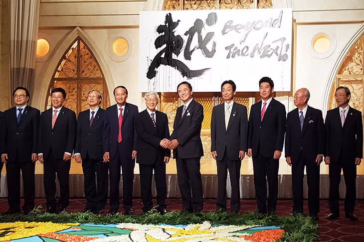 当日，由越南共产党总书记率领的越南高级代表团也参加越南事件开幕式。