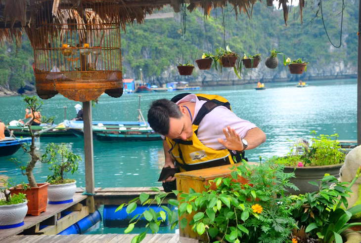 Và tìm hiểu về những vật dụng của dân chài hàng ngày.