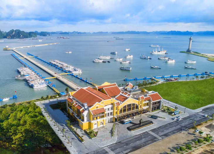 下龙国际旅游港于2019年4月开始投入运营。