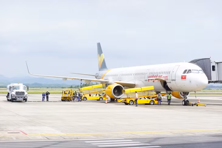  越捷Vj230航班落地云屯国际航空港。