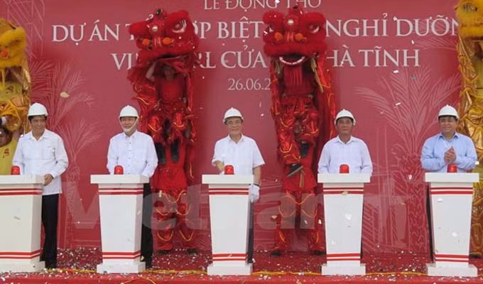 越南何静省禄河县塞门休闲别野项目动工兴建仪式（图片来源：越通社）
