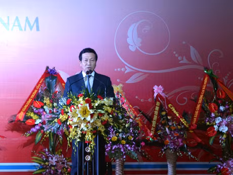 我省人民委员会副主席阮文成在剪彩仪式上发表致辞。