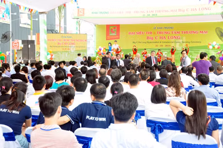 Quang cảnh lễ khai trương.