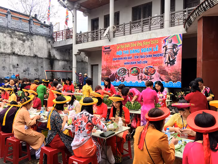 Cùng với đó, 