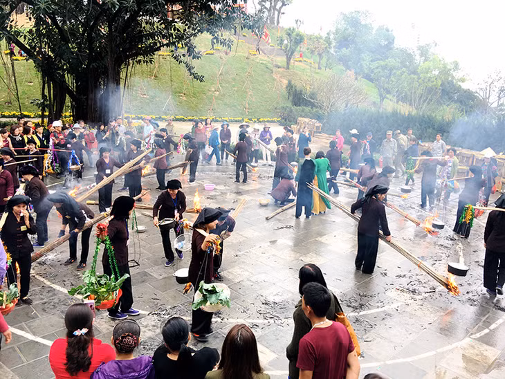 Độc đáo phần thi nấu cơm của các tổ dân khu phố trên địa bàn thành phố Cẩm Phả.