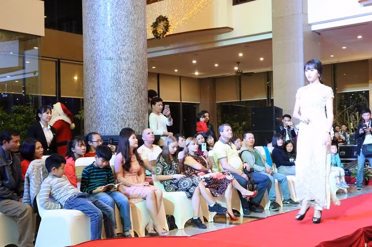 Chương trình biểu diễn thời trang đón năm mới tại khách sạn Hạ Long plaza