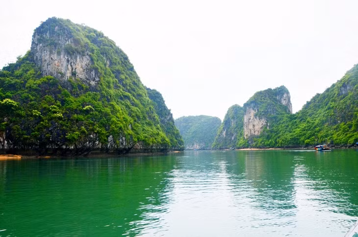 Nằm ở trung tâm khu di sản thiên nhiên thế giới, nam Bồ Hòn có cảnh quan tươi đẹp.