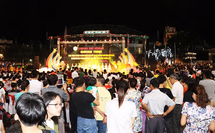 二．廿五广场竣工仪式期间还举办许多热闹的文化、娱乐活动。