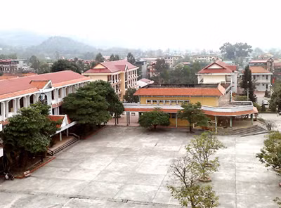 广宁师范高等学校是下龙大学的组成部分。