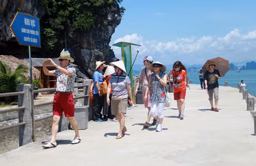 2014年前9个月赴广宁省旅游的国际游客量约达172万人次（图：广宁报）