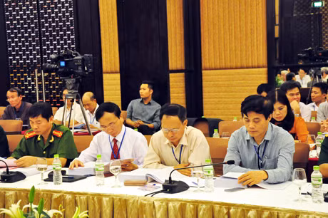我省各厅、行业、部门参加研讨会。