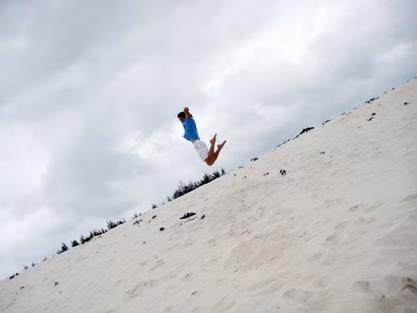 一望无际的沙丘。
