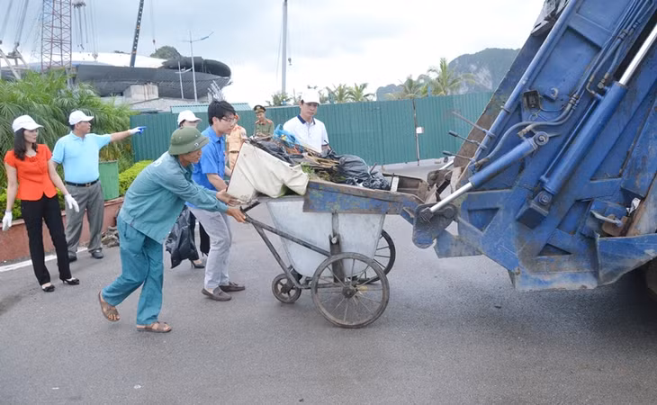 下龙市举办全民环保启动仪式 ảnh 8