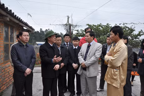 省人委会常务副主席现场考察土地拆迁工作。
