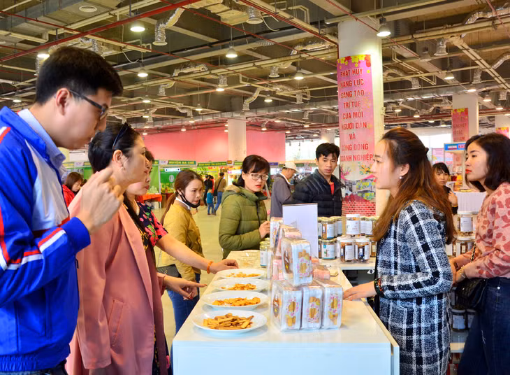 OCOP产品展销会和贸易促进活动是OCOP产品生产企业、个体户推介、销售产品的良好平台。