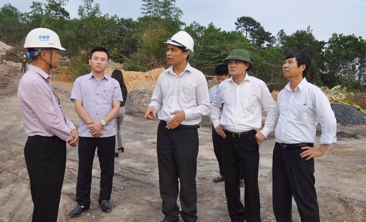 广宁省人委会副主席武文面莅临FLC下龙新星高尔夫球俱乐部和下龙FLC高级旅游度假群项目进行检查