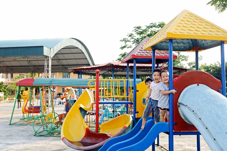 Khu vui chơi cho trẻ em trong khuôn viên Trường Mầm non An Sinh A, xã An Sinh.