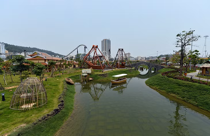 在台风水上乐园的旁边还有面积为近40公顷的飞龙公园（Dragon Park）。