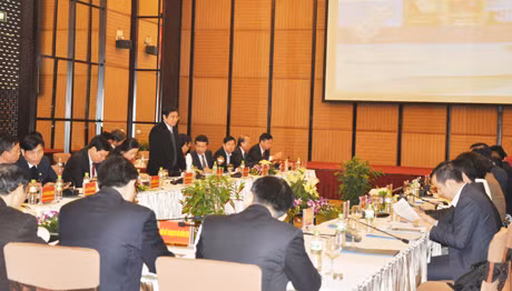 会议全景。